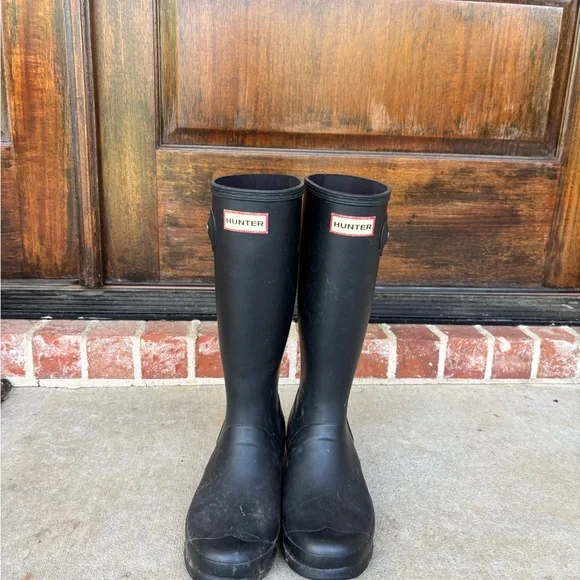Hunter Black Rain Boots - Picture 1 of 4